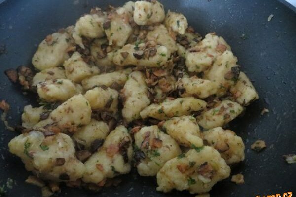 Chlupaté knedlíky s houbami